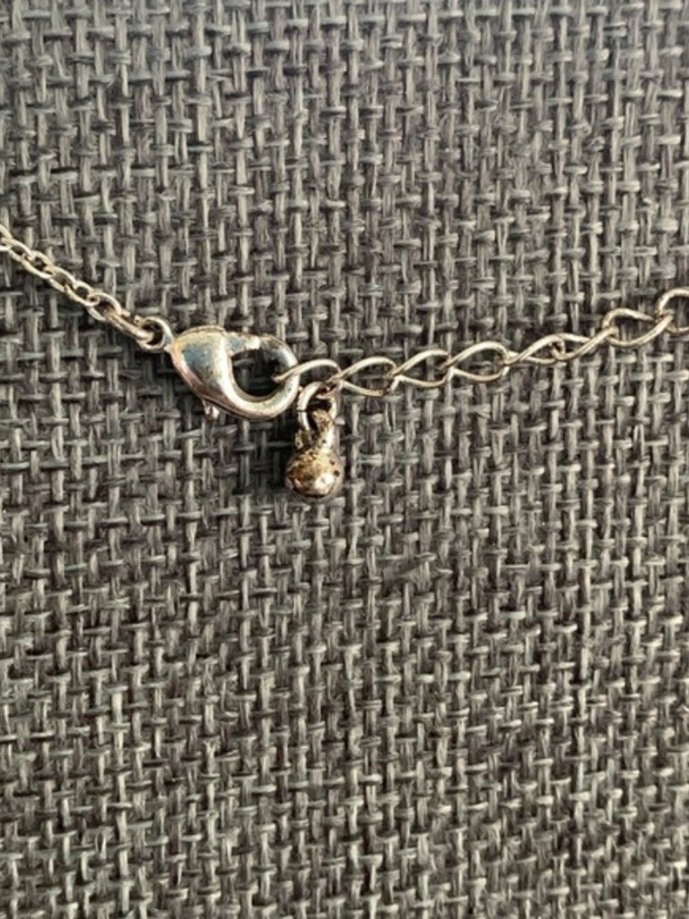 Two faux pearl necklaces - 1 vint goldtone floral 13” & 1 silvertone modern 18” - Picture 4 of 8